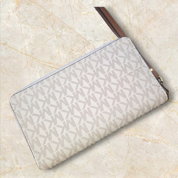 NWT Michael Kors Jet Set Travel Wallet New Ret$258 - Picture 2 of 6